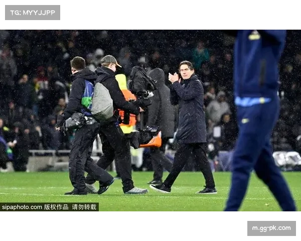 热刺临时主帅图多尔变阵三后卫失败 后防配合生疏屡现低级失误